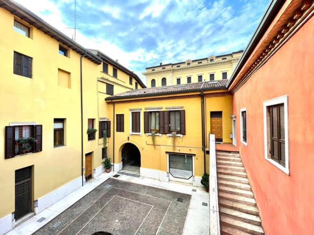 Ampia Moderna Casa Su 2 Piani Nel Cuore Di Appartamento Verona